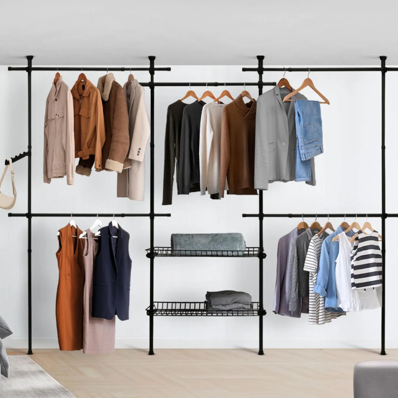 IDMarket Dressing télescopique extensible 5 penderies 2 paniers en métal noir* Chambre Complète Adulte|Dressings Et Portants Vêtements