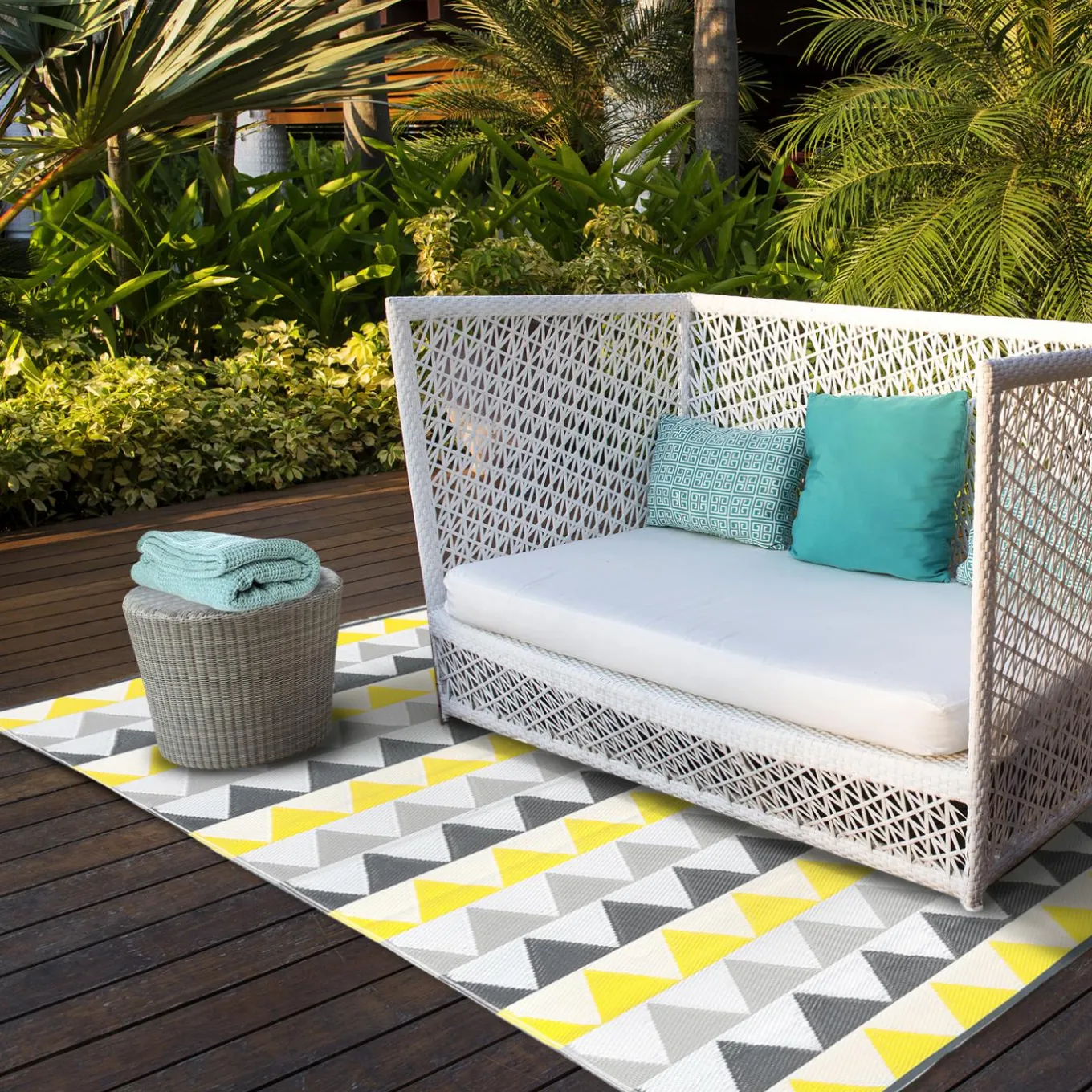 IDMarket Tapis extérieur terrasse motifs triangles gris et jaune 180 x 280 cm* Revêtement Sol Extérieur