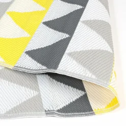IDMarket Tapis extérieur terrasse motifs triangles gris et jaune 180 x 280 cm* Revêtement Sol Extérieur