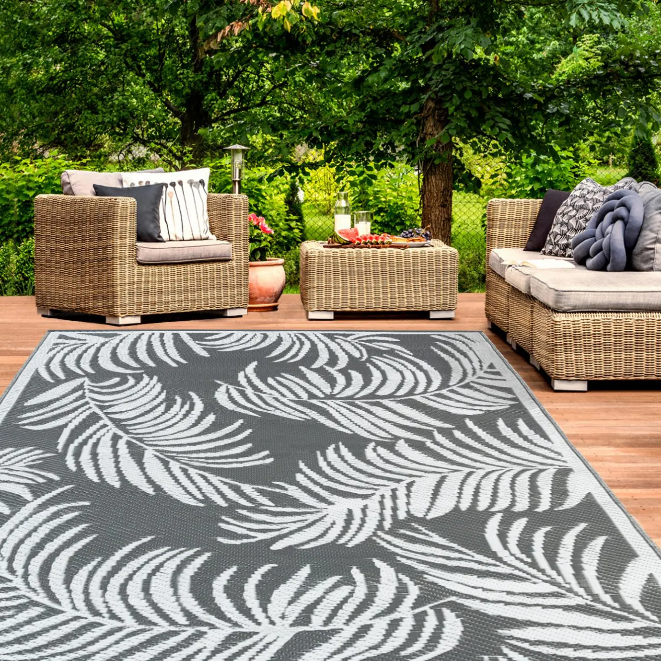 IDMarket Tapis extérieur terrasse motif tropical gris et blanc 160 x 260 cm* Revêtement Sol Extérieur